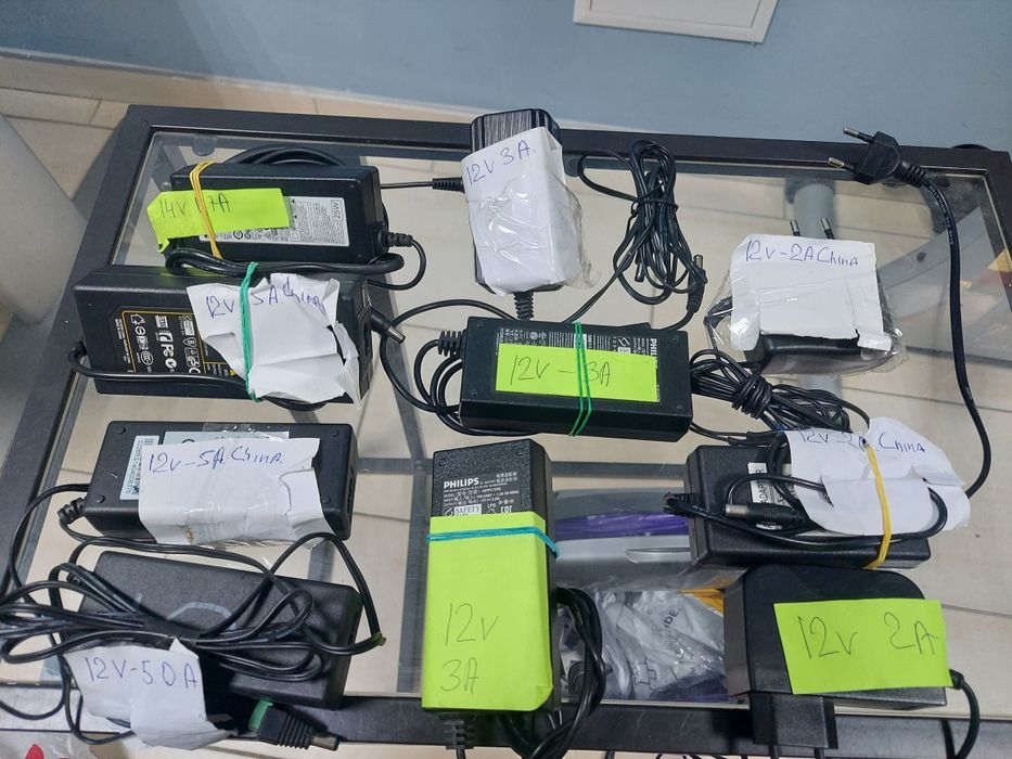 Продам блоки питания различного вольтажа и ампеража..Зарядки для  тел.