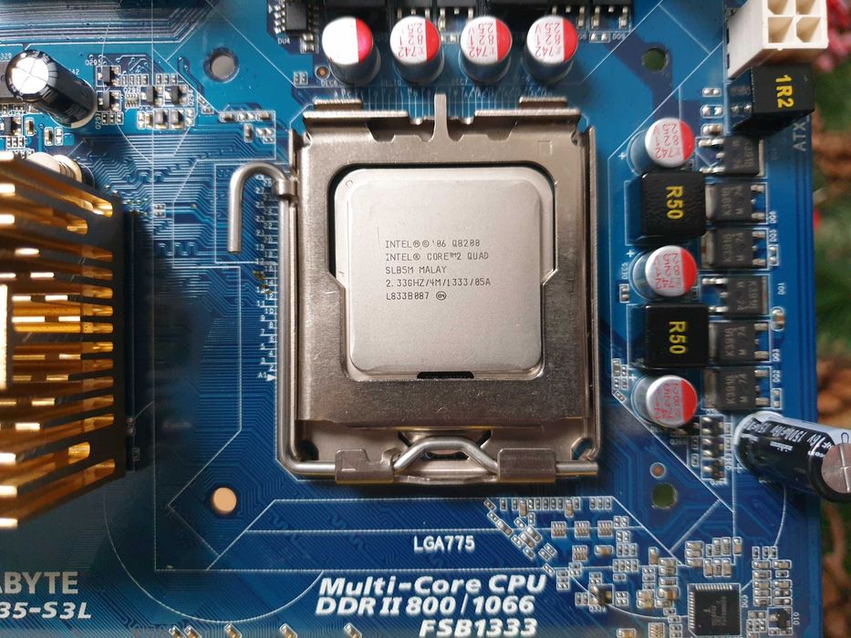 Płyta główna Gigabyte GA-P35-S3L z procesorem intel CORE 2 QUAD Q8200