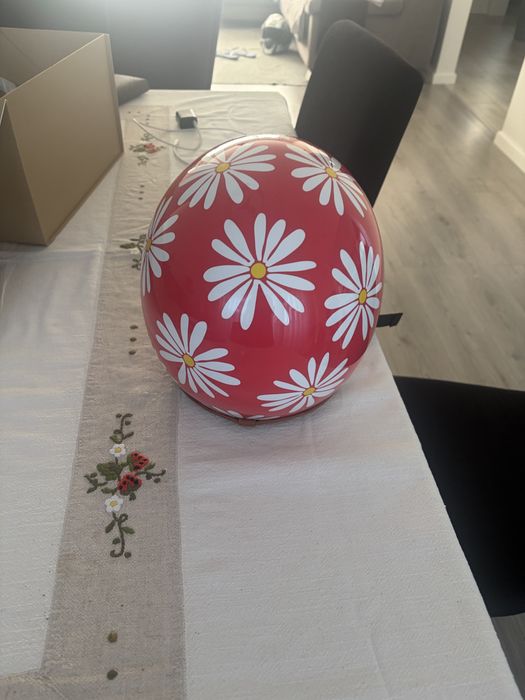Vendo capacete mota “Agatha Ruiz de la Prada”.