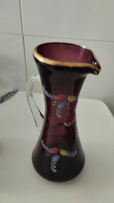Vendo jarra de vinho com 3 copos antigo mais 50 anos em bom estado