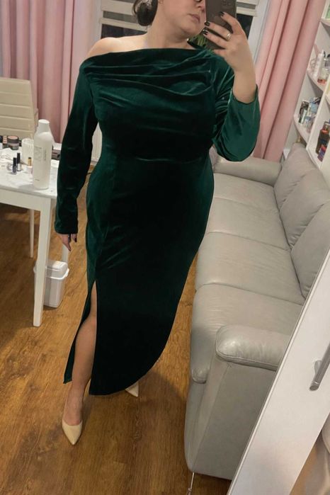 Zielona welurowa sukienka plus size odkryte ramię 48 4XL
