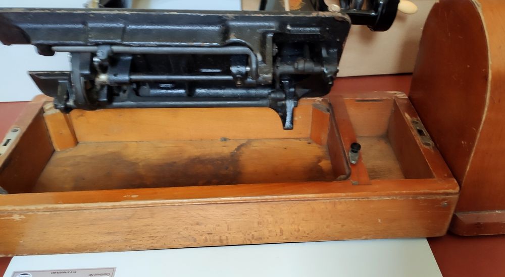 Швейная машина Подольск класса 2М