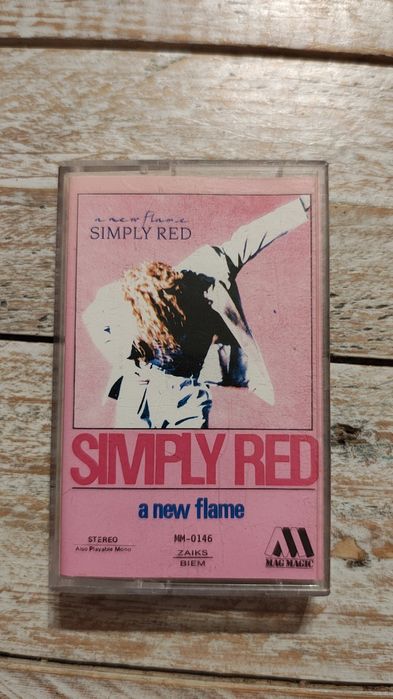 Simply Red. A new flame. Kaseta magnetofonowa
