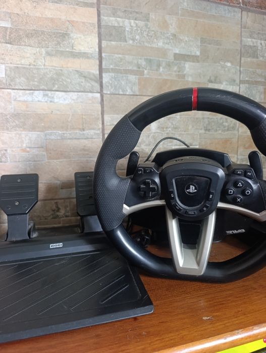 PS4 Slim 500GB + 6 jogos + 3 comandos + volante 180° & Pedais