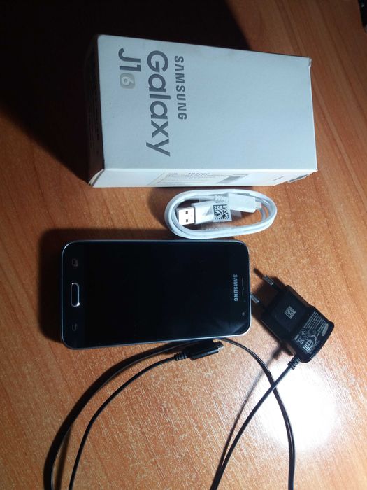 Продам телефон Samsung Galaxy J1