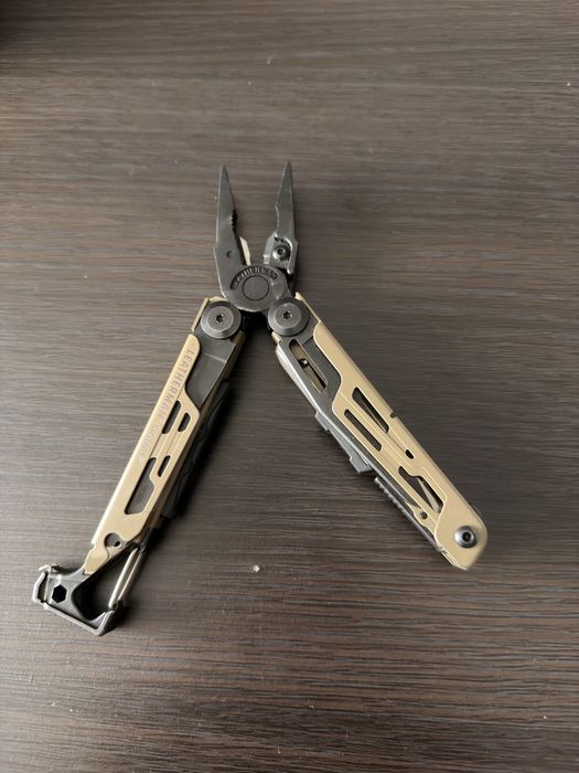 Leatherman Signal
