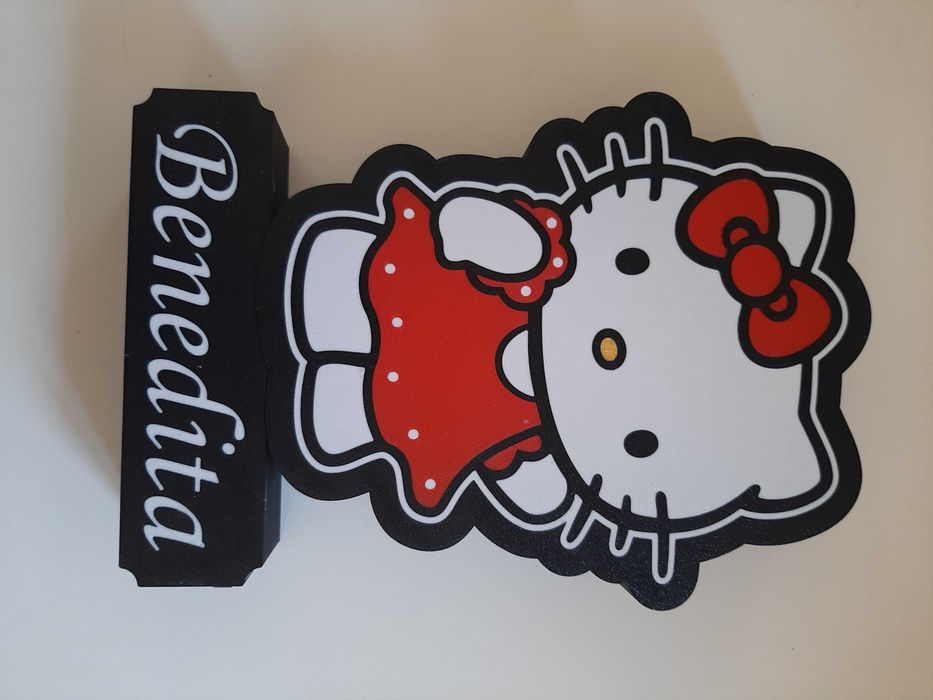 candeeiros com logotipo de clubes de futebol e imagem de anime