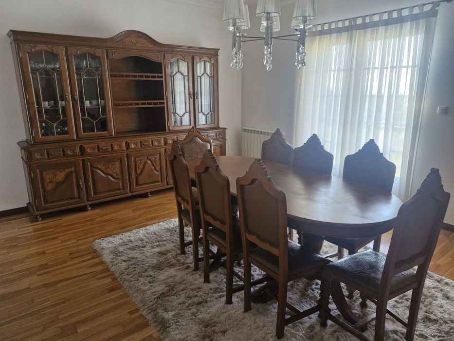 Sala de jantar em bom estado