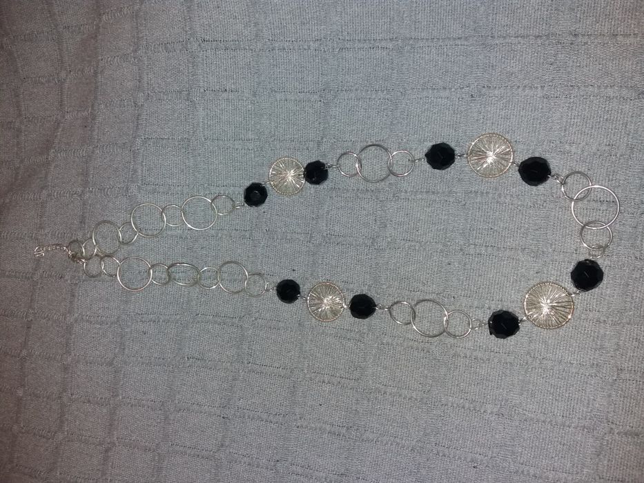 Colar nas cores preto e prata