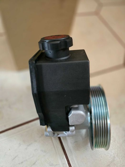 Pompa wspomagania kierownicy do modeli Mercedes W203