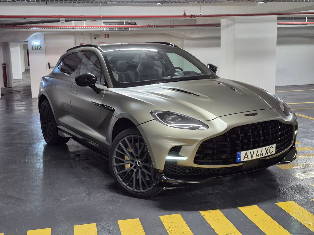 Aston Martin DBX 707