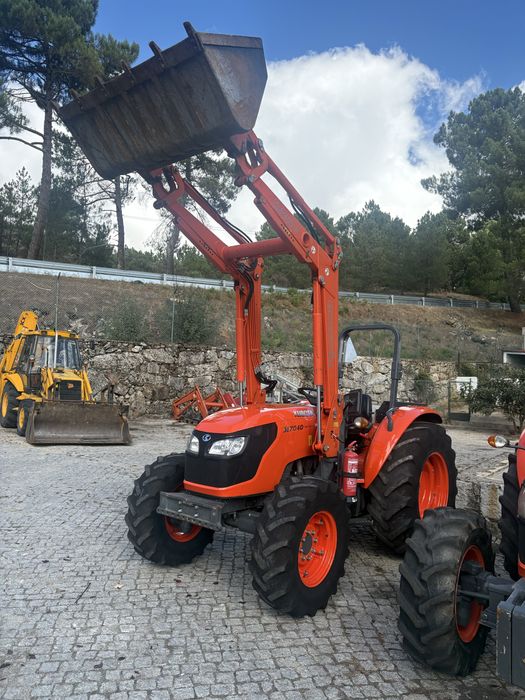Trator Kubota M7040DT