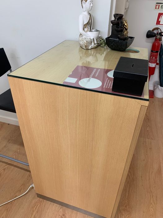 Balcão loja em madeira + cadeira + caixa registadora