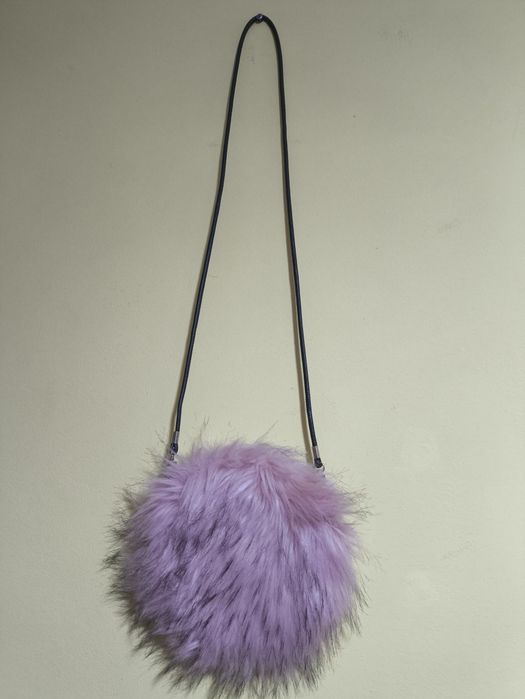 Mała, włochata torebka