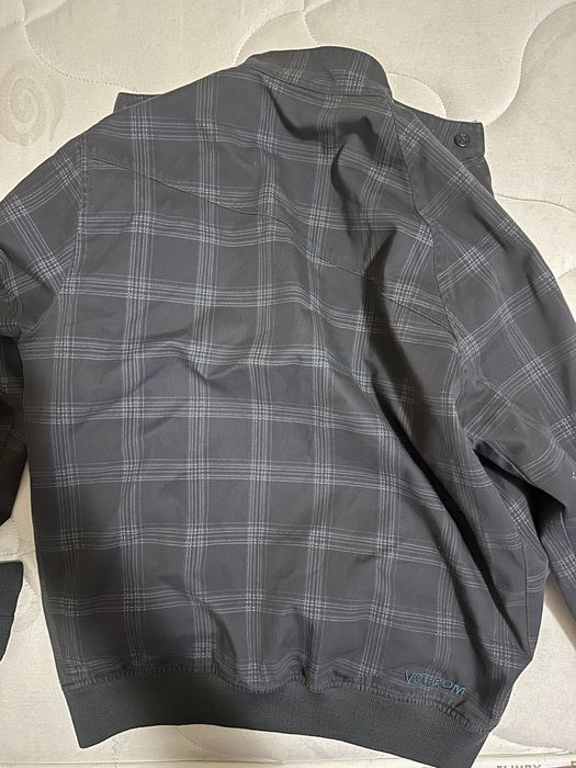 Casaco Volcom em bom estado