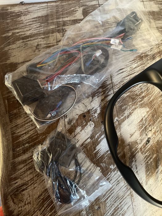 Moldura com botões para central multimídia (acompanha chicotes)