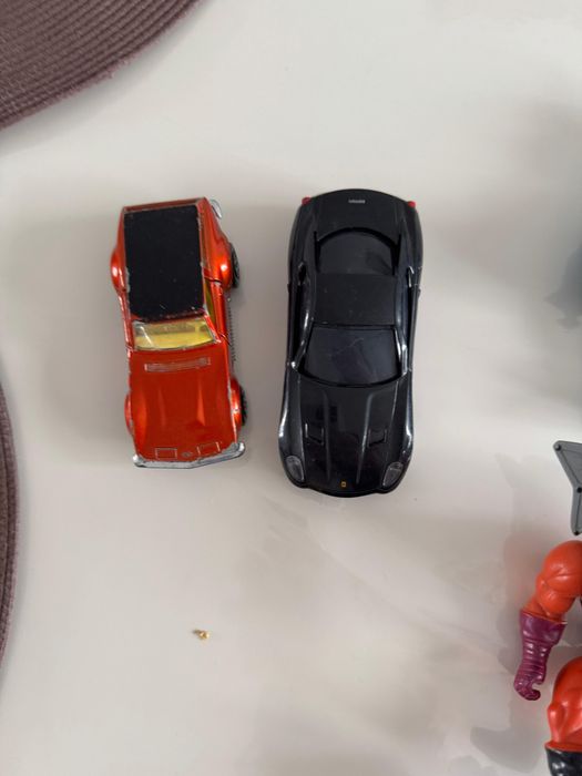 Дитячі фігурки, машинки.