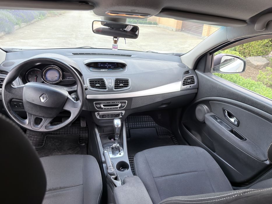 Renault  Megane 2013г.1.5 TDI АКПП
