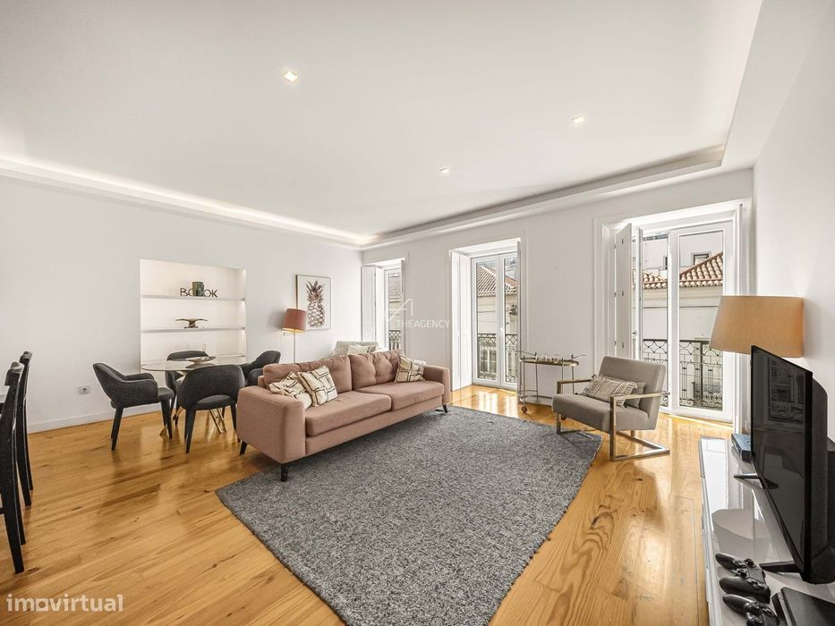 Apartamento T2 de Luxo com 160 m² Renovado no Bairro Alto/Chiado – Cor