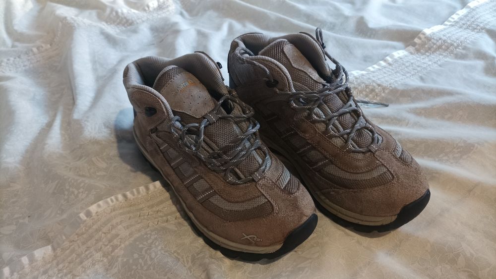 Ботінки в гарному стані