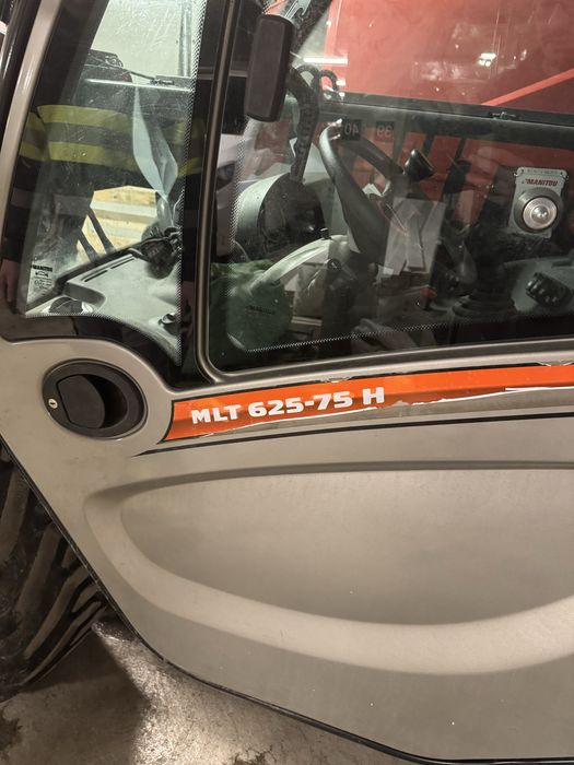 Siłownik poziomowania łyżki Manitou Mlt 625-75H