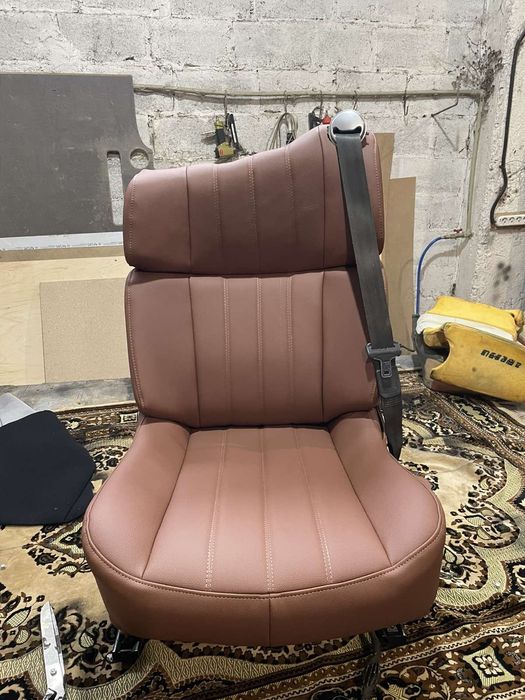 Перетяжка сидінь в автомобілі