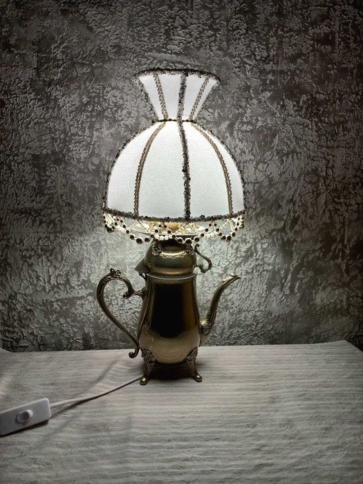 Тепле світло, вінтажний метал і відчуття дому без зайвих слів