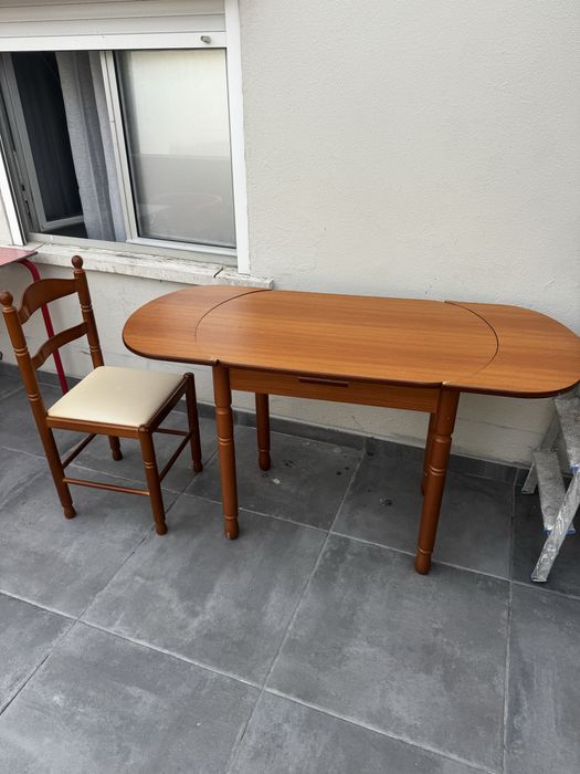 Mesa de abrir 2 cadeiras