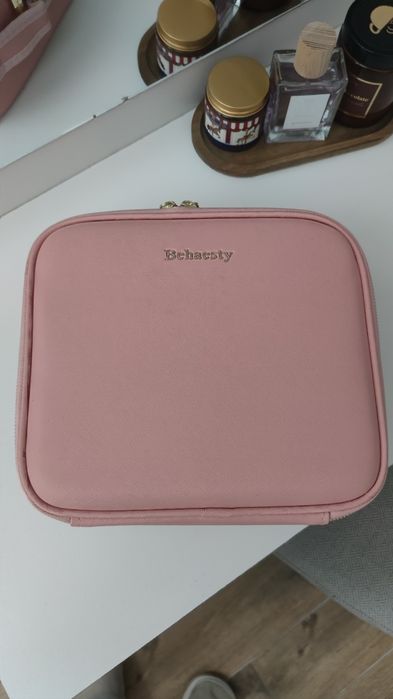 Kosmetyczka organizer na kosmetyki biżuterię kuferek z lusterkiem LED