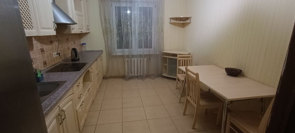 Шулявка, Караваевы дачи ,ул. Яблонской 6