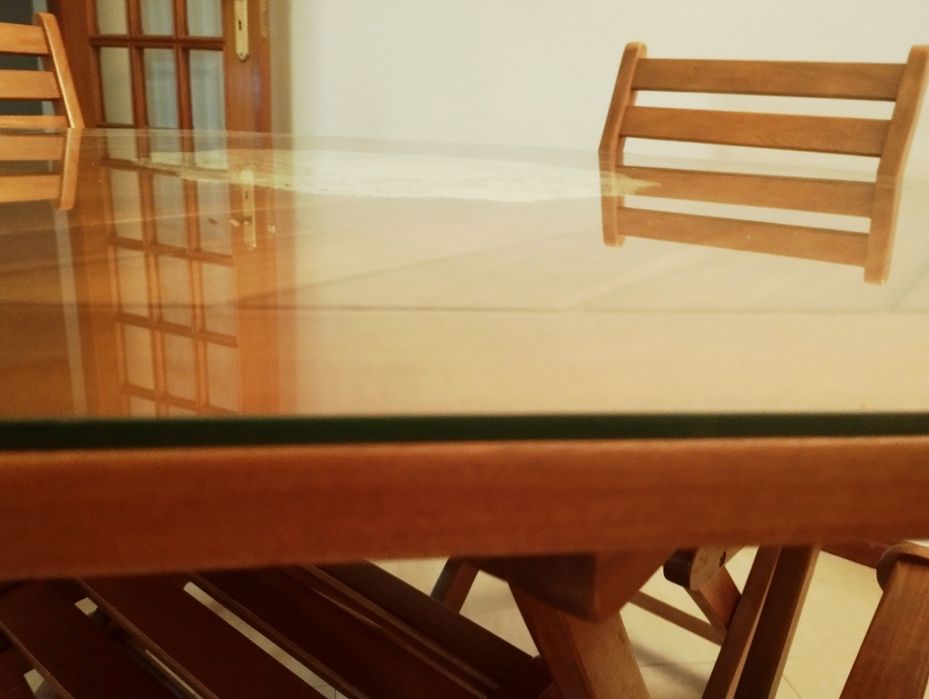 Conjunto mesa sala de jantar ou jardim em madeira maçica + 4 cadeiras