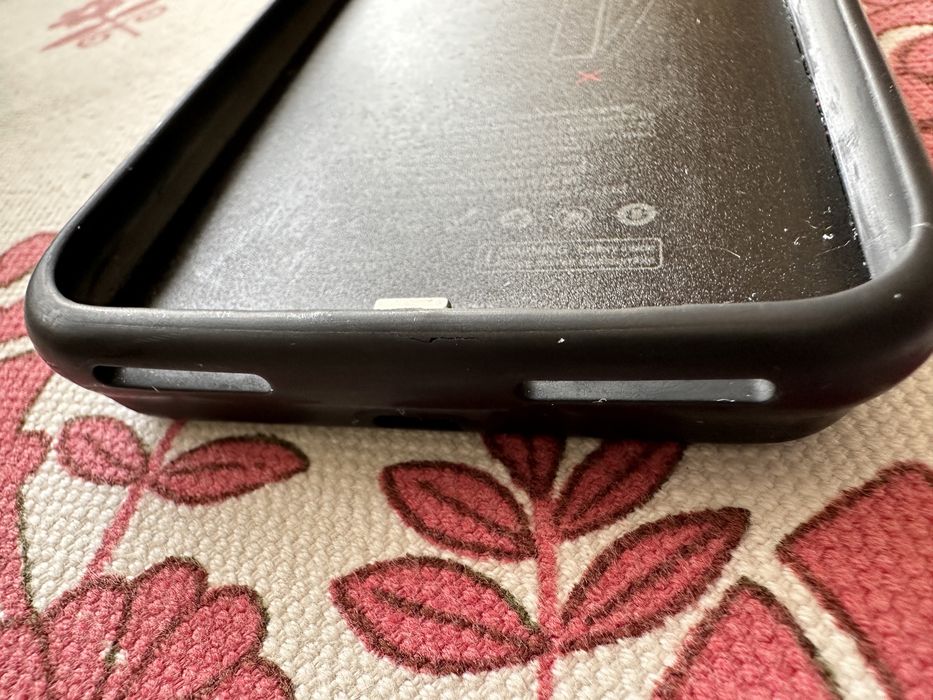 Power bank i etui do telefonu w jednym