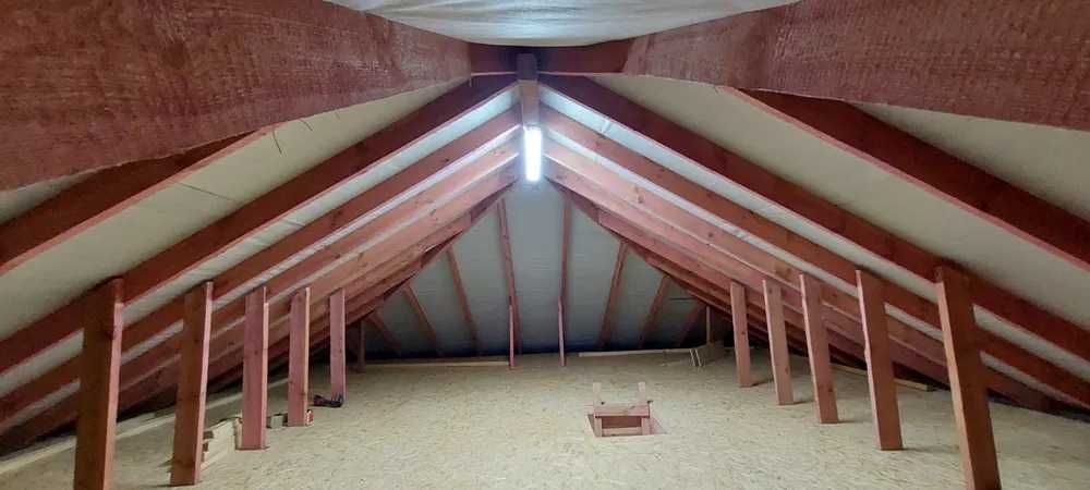 родається сучасний двоповерховий будинок у Гореничах