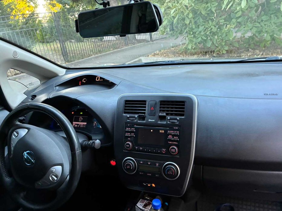 Nissan Leaf 2015 продам