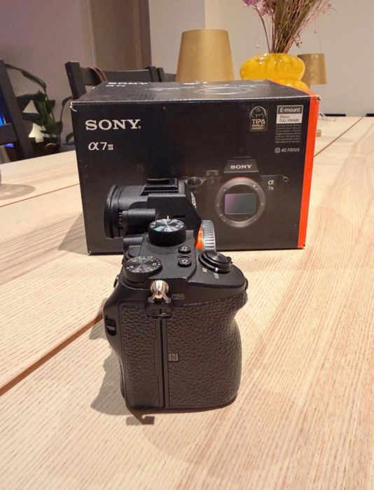 Sony A7 III – Excelente Estado + Caixa Original e Extras