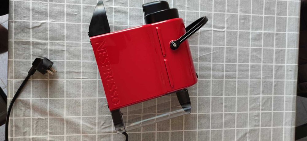 Máquina Café NESPRESSO Krups XN100