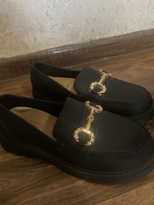 Чорні лофери жіночі