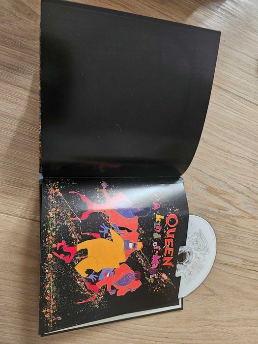 Queen - A Kind of Magic - Livro + CD