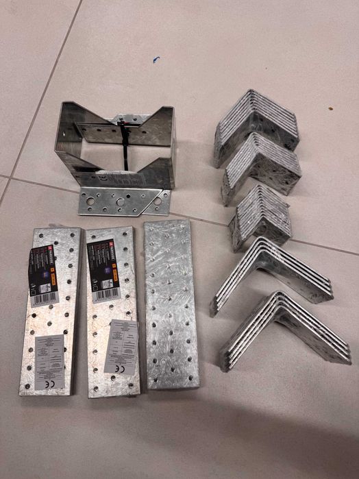 Zestaw artykułów metalowych kątowniki łączniki