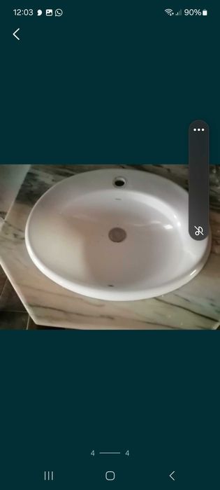 Móvel lavatório em madeira