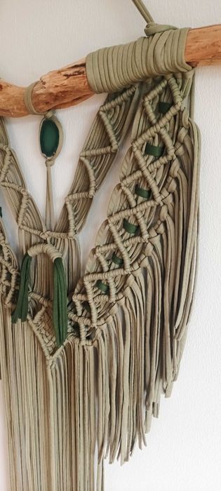 Macramé novo em tons de verde com cristal
