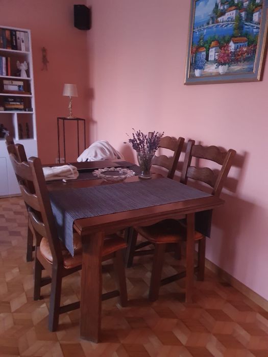 Stół dębowy i cztery krzesła
