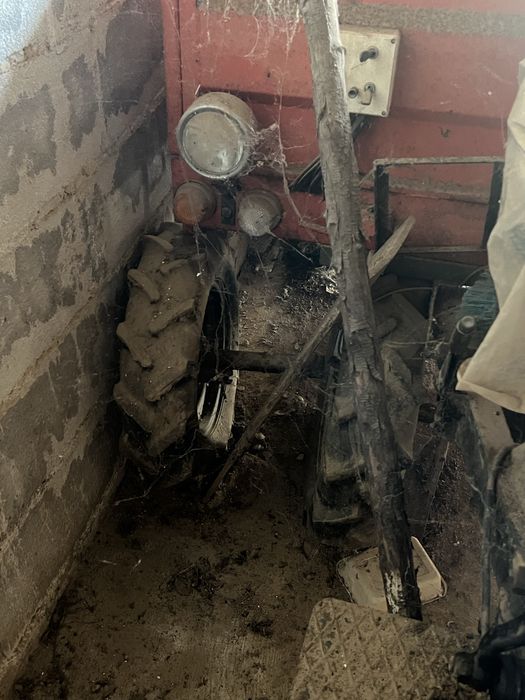 Motocultivador 12 CV com reboque, charrua e fresa