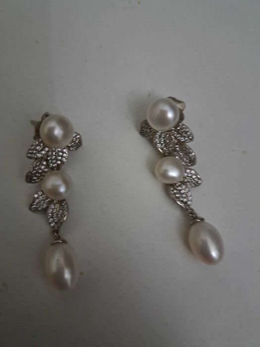 Vendo brincos de prata coo pérolas e brilhantes