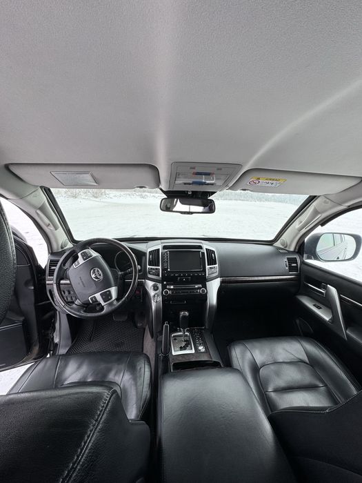 Броньований В6 Land Cruiser 200 2013року Toyota