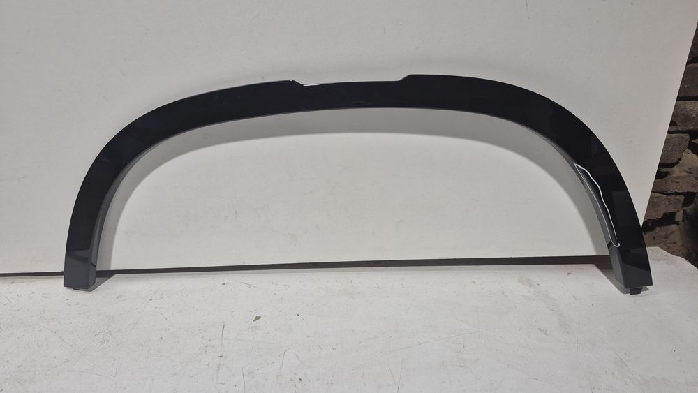 Listwa błotnika przednia lewa LandRover Defender L8B2-16A075-BX
