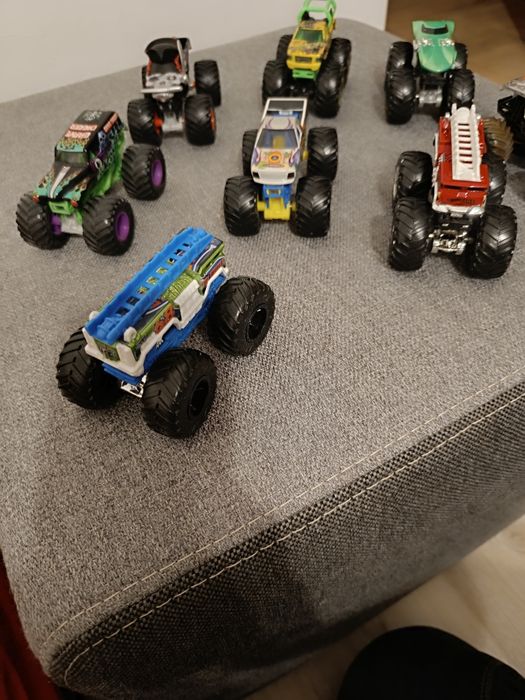 Zestaw 8 sztuk Monster Truck Hot Wheels