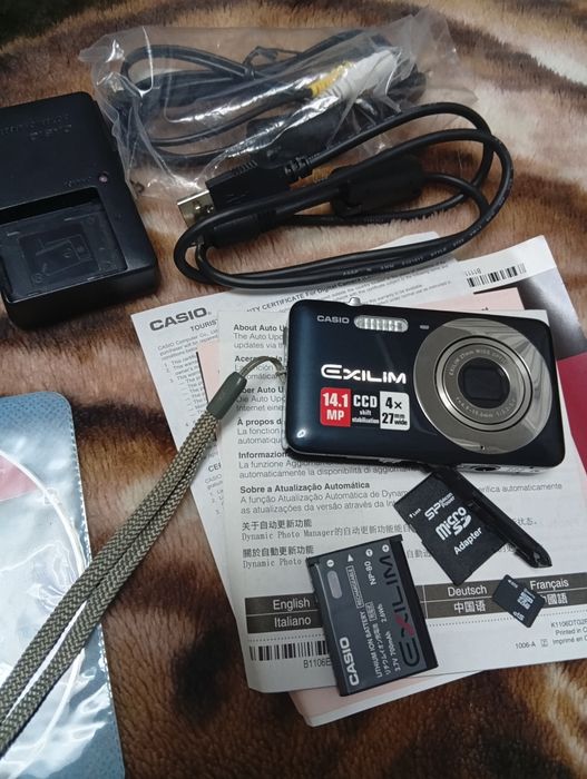 Фотоаппарат Casio EX-Z800. Стан нового.