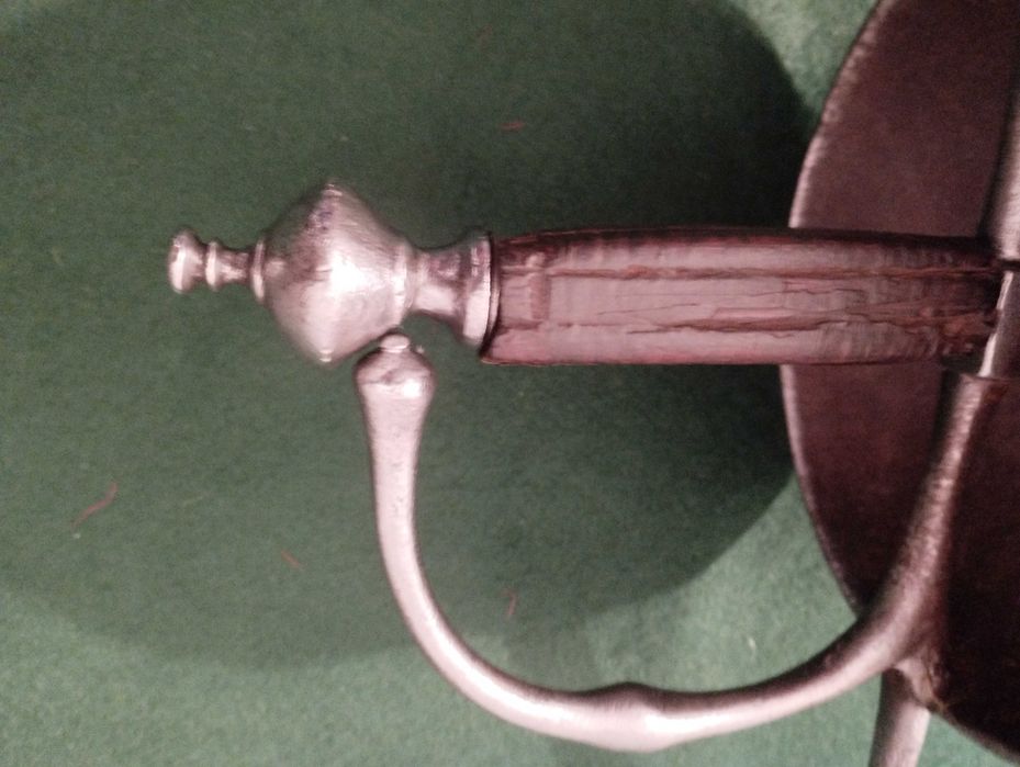 Espada rapiére, também conhecida como "Taza" ou "Copo