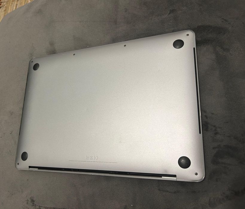 MacBook Pro 13” 2019 – 16GB RAM – 256GB SSD